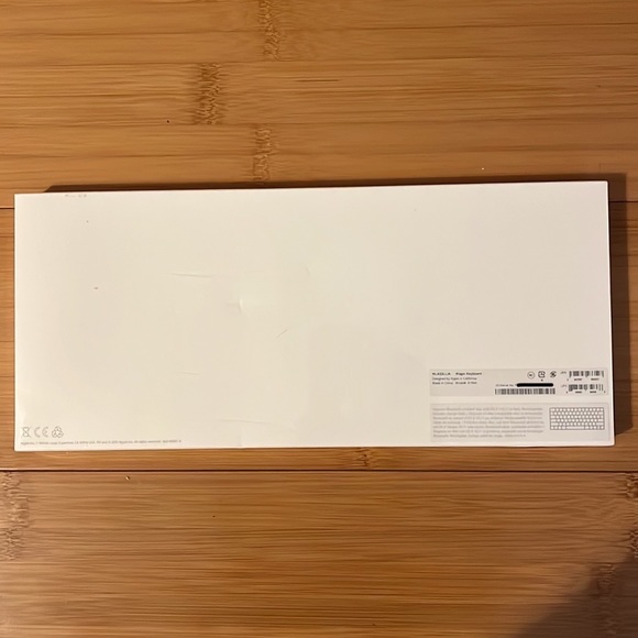 Apple Magic Keyboard MLA22LL/A - Picture 2 of 4